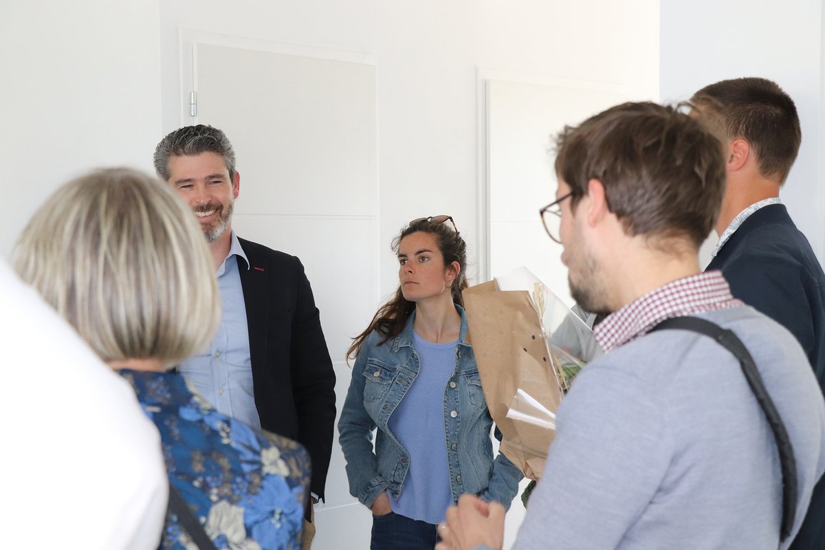 Espacil's tweet photo. #LesSorinières #Inauguration des Sarments, 13 maisons et 5 appartements pour répondre à une demande croissante de logements. Une offre compétitive qui permet à des ménages à revenus intermédiaires d’accéder à la propriété sur l’agglomération nantaise. CP : https://t.co/pndmQ8XSiX https://t.co/OfsF98H6IA