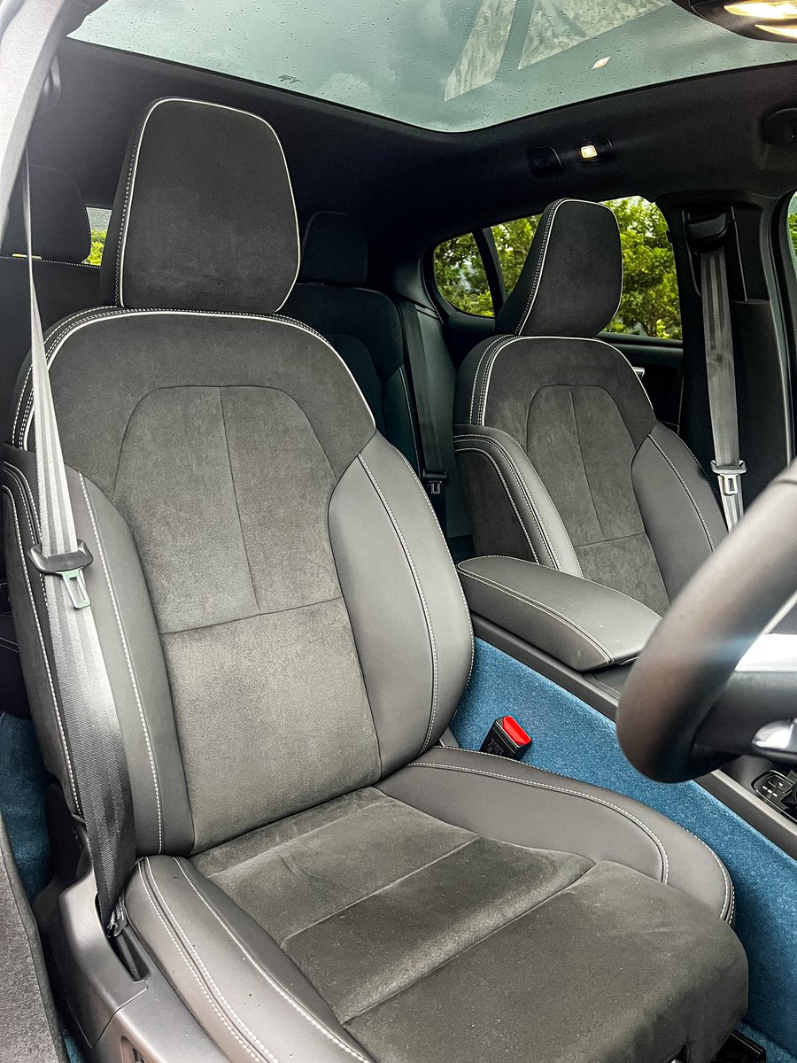 IamKumbi's tweet image. The Volvo C40 has a 100% Leather free interior. Floor mats and all are made recyclable materials. The car is also powered by Google Assistant. You can use it to basically make any commands. For now, Only 50 units will be for sale. 

R1 285 000

#C40Recharge 
#VolvoMomentSA…