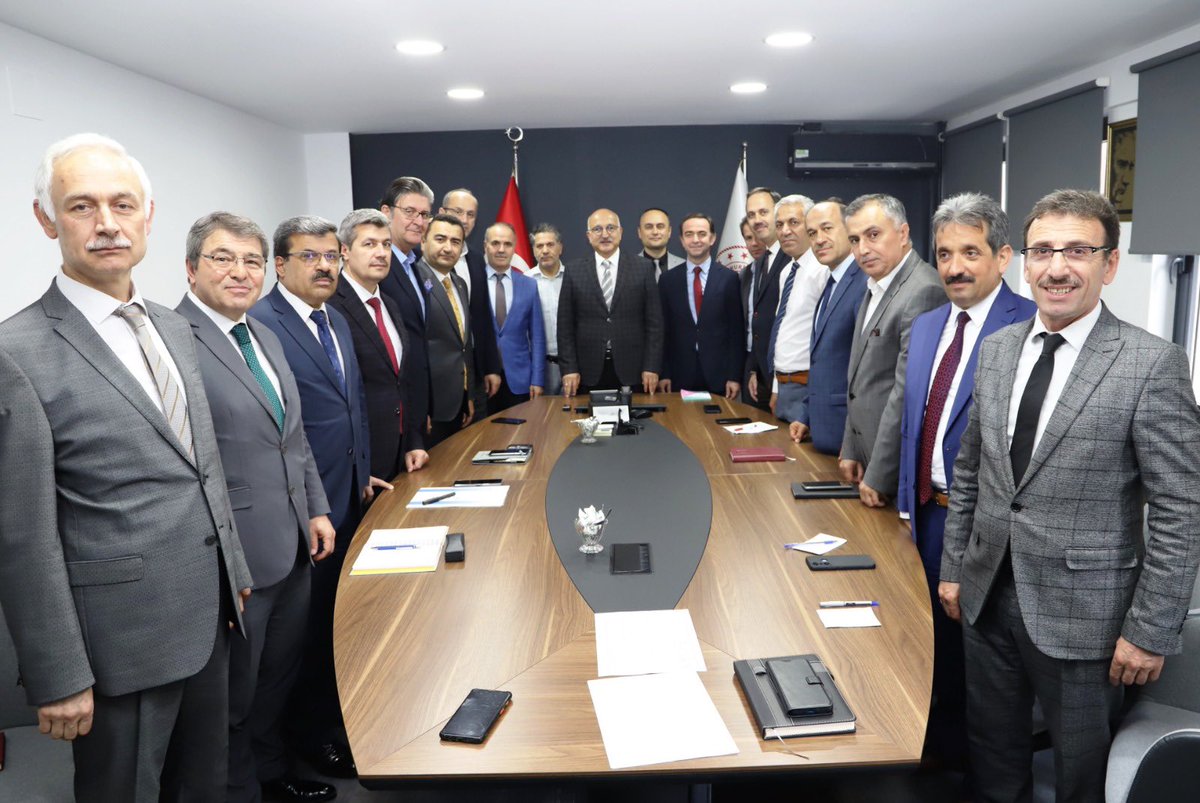 İl Millî Eğitim Müdürümüz Seyit Ali Büyük, Bursa MEM’de gerçekleştirilen 2022-2023 eğitim ve öğretim yılı değerlendirme toplantısında 17 İlçe Millî Eğitim Müdürümüzle bir araya geldi.

<a href="/tcmeb/">Millî Eğitim Bakanlığı</a> <a href="/BursaValiligi/">T.C. Bursa Valiliği</a> <a href="/SeyitAliBuyuk/">Seyit Ali Büyük</a> #bursamem