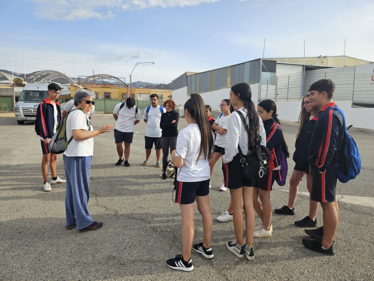hijasdejesus_es's tweet photo. Educación es también acercar realidades, posibilitar experiencias, poner nombre, dar la palabra y compartir vida 🫂. En el encuentro con la Asociación Nakani y @COL_VIRGENPAZ, pudimos disfrutar de todo esto y más.

Así lo vivimos ➡️ https://t.co/7SBEr7VLz7 https://t.co/L6WGoJysmS