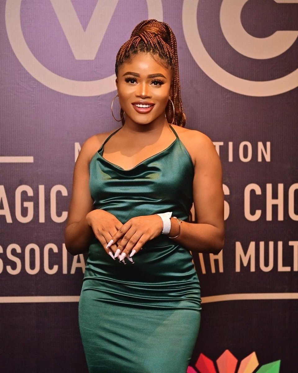 From watching the AMVCA on Tv to being one of the official red carpets host for Nigerians biggest awards and Nollywoods biggest night your dreams are valid gurl don’t stop dreaming 👌