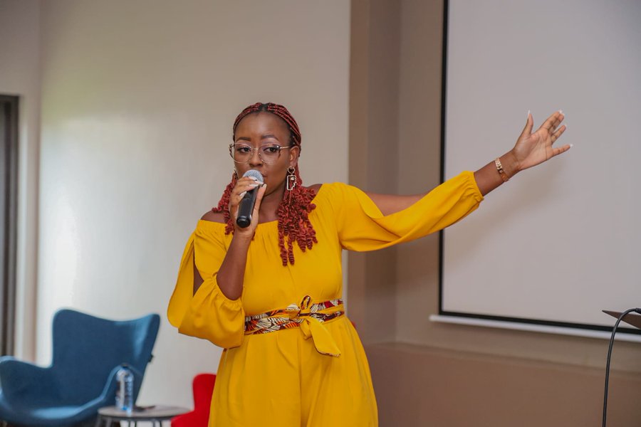 KikiTheBosske's tweet photo. #ifyoudontminmesaying kendi facilitating the conference #ItsOkayToNotBeOkay  #MentalHealthAwarenessMonth  #letstalkaboutit #thisworldispossible https://t.co/YzTlKrh4uH