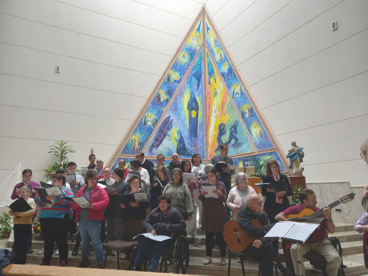 ataditeruel's tweet photo. El Coro #ATADI Teruel ofreció este fin de semana el último #concierto de este curso en la iglesia de Nuestra Señora de la Esperanza de #Teruel 👏 https://t.co/y65hunz9jT