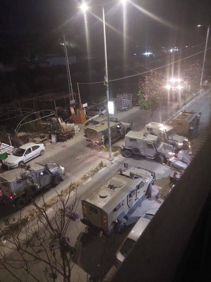 Timesofgaza's tweet image. lsraeli occupation forces invade a number of Palestinian towns and cities, carrying out mass raids across the entire West Bank to detain a number of Palestinians and vandalise their property.