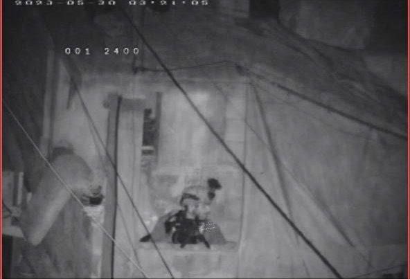 Timesofgaza's tweet image. lsraeli occupation forces invade a number of Palestinian towns and cities, carrying out mass raids across the entire West Bank to detain a number of Palestinians and vandalise their property.