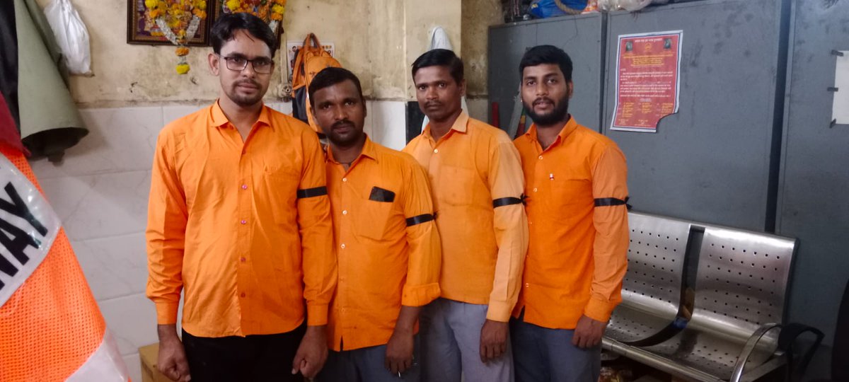 Crtu_cr_Rly's tweet photo. @gmner_gkp
@GM_CRly
@RailMinIndia
@AshwiniVaishnaw
@raosaheboffice
@mumbaimedia
@drmpune
@BhusavalDivn 
@DrmSolapur 
@drmmumbaicr
@AIRTUINDIA
@Crtu_cr_Rly  @NavbharatTimes @rajusal38649894 @ANI ट्रैकमेंटेनर सुरक्षा को लेकर देश व्यापी निषेध, ट्रैकमेंटेनर को सुरक्षा दे। https://t.co/SeqHVmc29T
