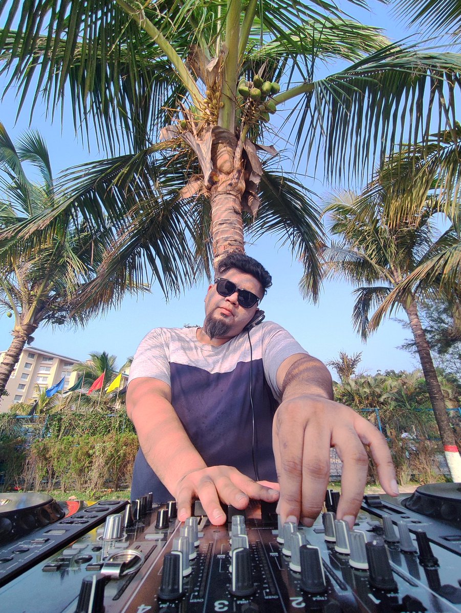 SHOW
JTI
BEACH CARNIVAL.

#DJBandhan #jti #beach #carnival #liveset #festival #party #clublife #beachparty #club #show #event #dj #djlifestyle #instalife #djproducer #performer #pioneer #remixartist #musician #bestmusic #sunburn #PhilipMorris #dhakanightlife #BDM #pioneerdj