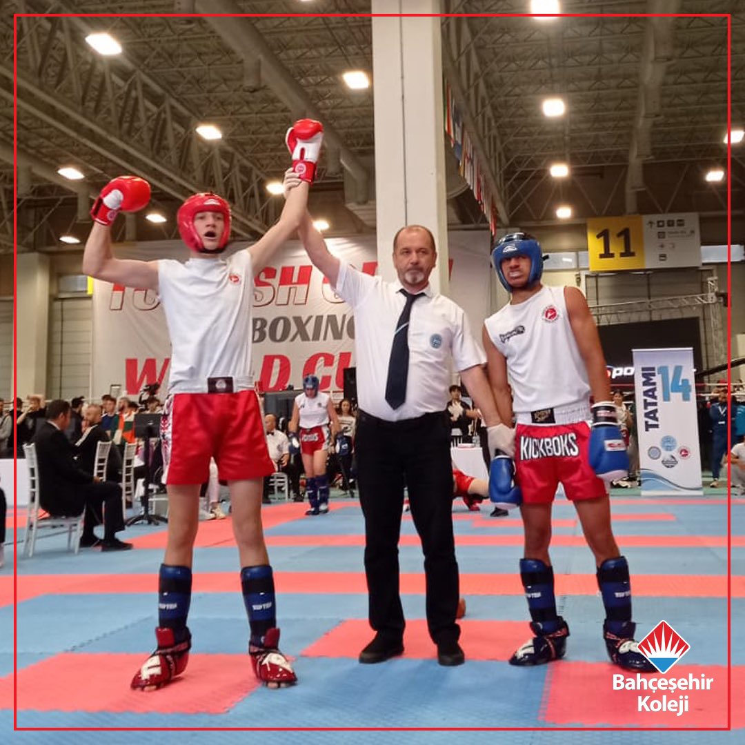 🏆 Tebrikler Metehan! 👏🏼

🥊 Kuşadası Kampüsü öğrencimiz Metehan Derdiyok Wako Dünya Kupası Kick Light Şampiyonası 63 kilo Yıldız Erkek kategorisinde "Dünya Birincisi" oldu. 

Sevgili öğrencimizi tebrik eder başarılarının devamını dileriz.

#bahçeşehirkoleji