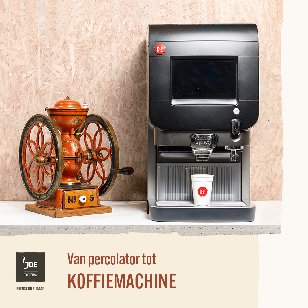 jdepnl's tweet photo. In het 270-jarig bestaan van D.E hebben we koffie door de jaren heen op vele manieren gezet. Benieuwd hoe de koffiemachine de markt opschudde? Lees het in ons blog: https://t.co/hfFEtYYmOe https://t.co/qMKxmtnUfS