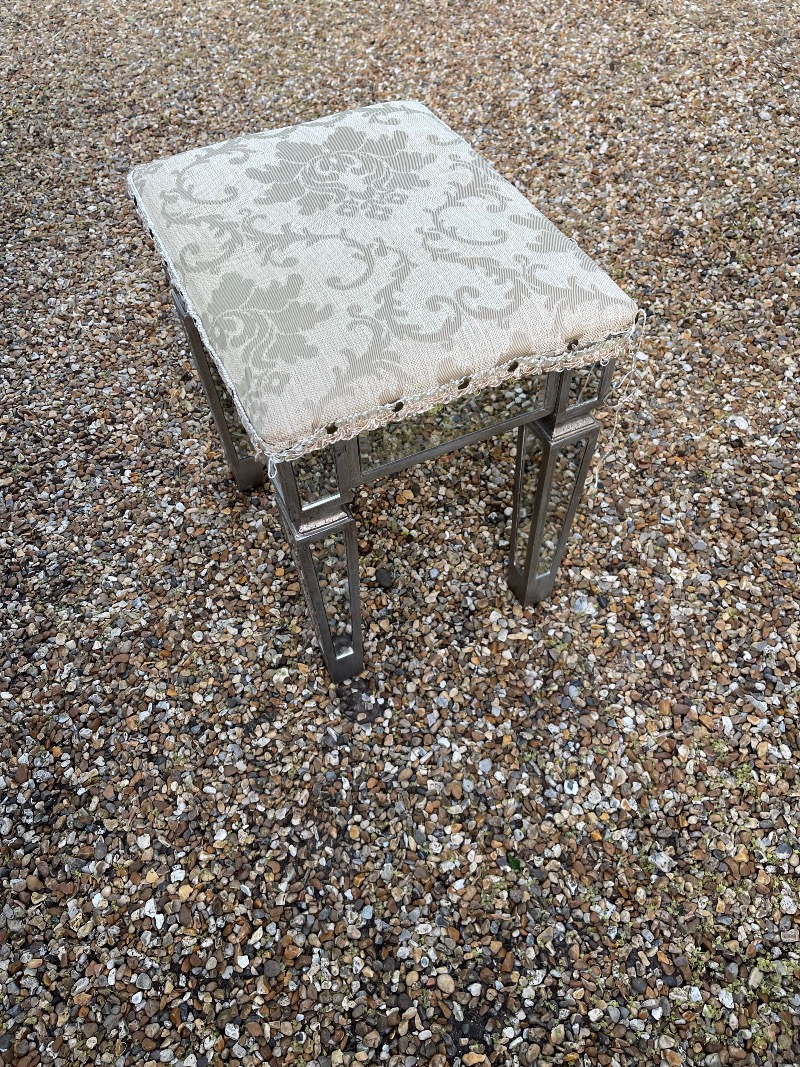 OFFER: Stool with mirrored legs  (Alton GU34) ilovefreegle.org/message/997266…