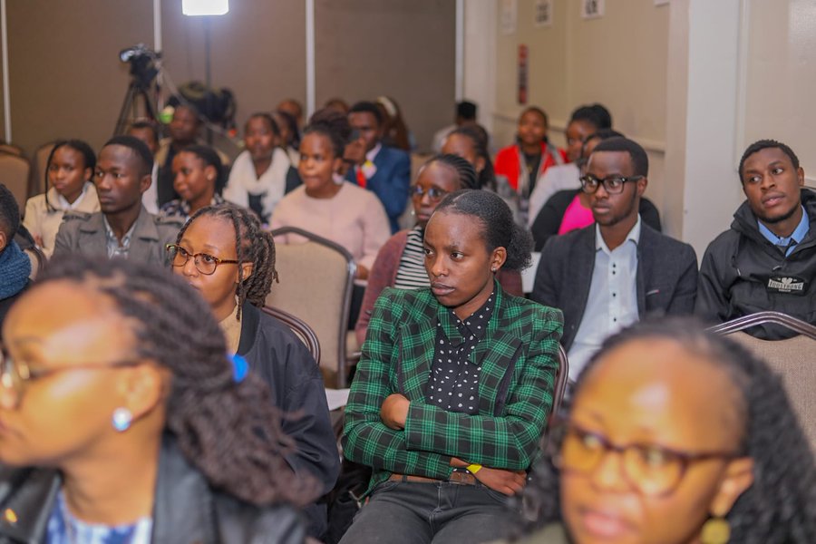 KikiTheBosske's tweet photo. Audience learning more about mental health
#thisworldispossible
#MentalHealthAwarenessMonth 
#MentalHealthAwareness 
#itsokaynottobeokay
#ifyoudontmindmesaying https://t.co/iO1vzPxyQE