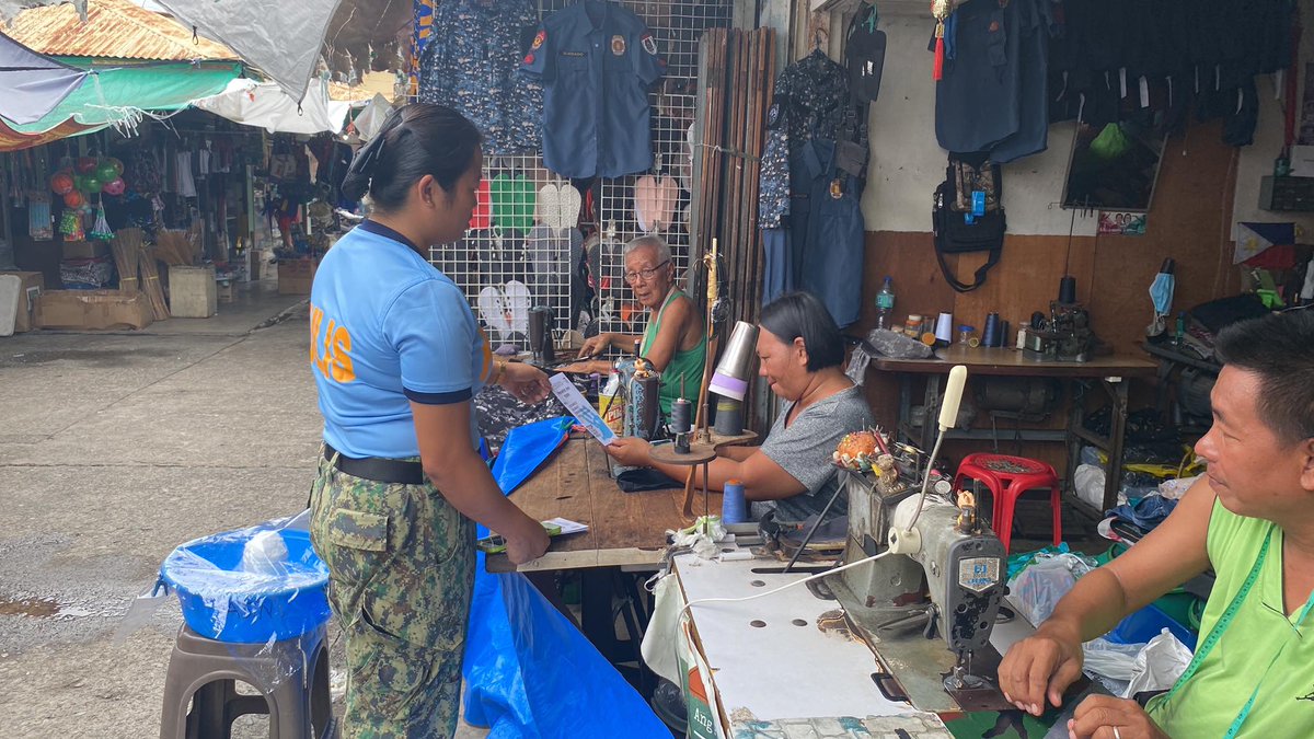 Personnel of NARVACAN Municipal Police Station conducted dialogue and distribution of flyers re safety tips on typhoon.<a href="/pro1officialtw/">@pro1officialtw</a> <a href="/isurppo/">ILOCOS SUR PPO</a>