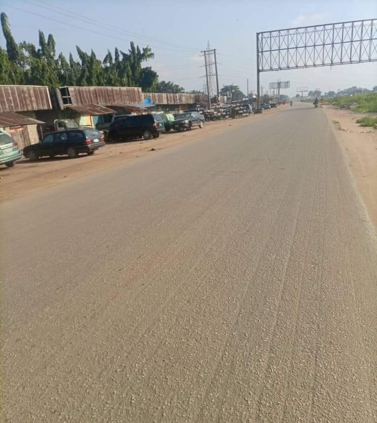 30th May 2023 Biafraland under lock and key 

(#BiafraHeroesDay). 

With total compliance this is Aba Port Harcourt express way in Ala-oji Ugwunagbor L.G. A. in Abia State on dry mode, as our people adhere to the instructions of the leadership of #IPOB(#DOS). to honour our fallen…