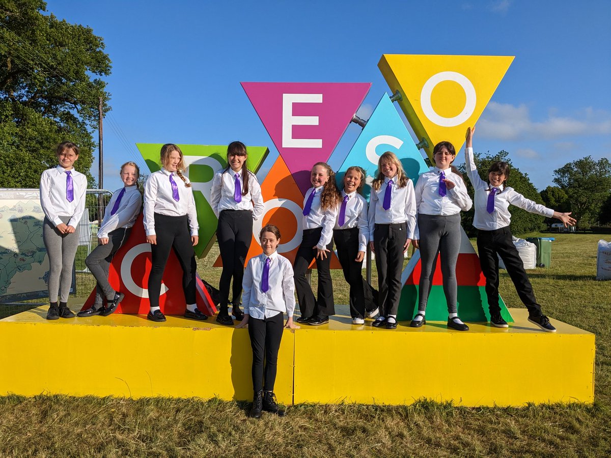 YGWaldoWilliams's tweet photo. Profiad ARBENNING i plant Ysgol Waldo Williams!  MOR blach 🏴󠁧󠁢󠁷󠁬󠁳󠁿 🐦☀️@UrddSirPenfro @EisteddfodUrdd #Eisteddfod @SchoolsPembs https://t.co/AsDHZfbtwG