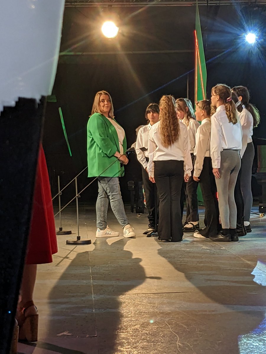 Profiad ARBENNING i plant Ysgol Waldo Williams!  MOR blach 🏴󠁧󠁢󠁷󠁬󠁳󠁿 🐦☀️@UrddSirPenfro <a href="/EisteddfodUrdd/">Eisteddfod yr Urdd a’r Celfyddydau</a> #Eisteddfod <a href="/SchoolsPembs/">Blant Ysgolion Sir Benfro/Children & Schools Pembs</a>