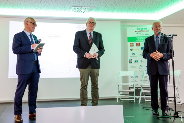 hub & com tweet media