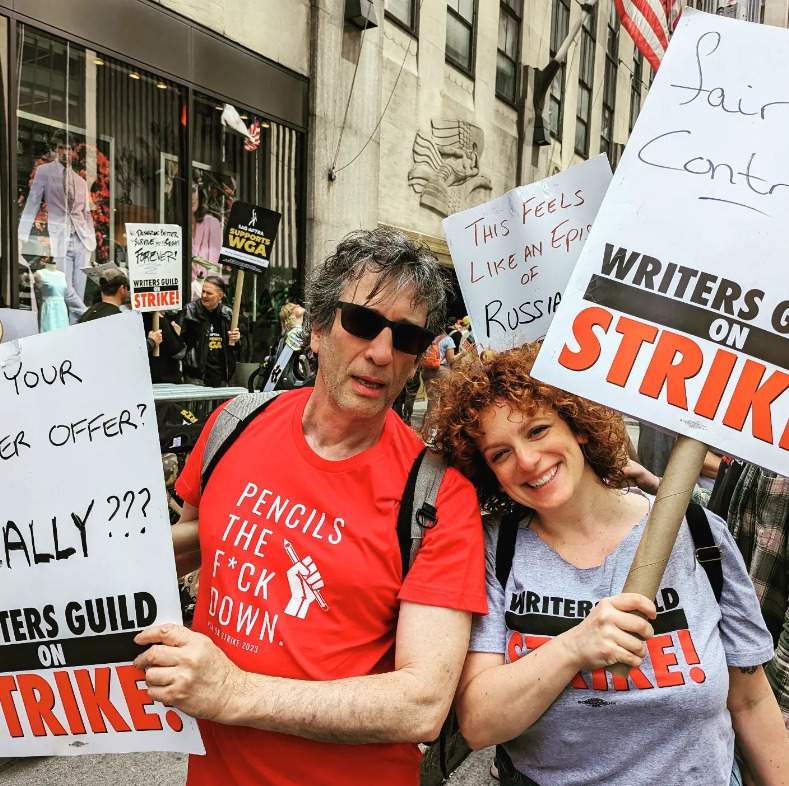 FYeahGoodOmens's tweet photo. Neil in red
Neil in blue
Supporting the WGA strike is the right thing to do
:)
#WGA #WGAStrike #WGAStrong https://t.co/Wni4EDMYMy