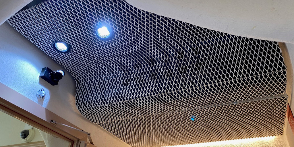 Metal mesh #ceilingtiles offer excellent light distribution and ventilation. Spotted here at Casa Batlló, Barcelona 

ow.ly/WWnB50Ozegw