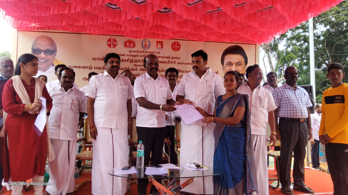 MMathiventhan's tweet photo. #KolliHills #Ellaikiraipatti #Hemoglobinopathy மலைவாழ் பகுதியில் வசிக்கும் மக்களுக்கு ஏற்படும் ஹீமோகுளோனோபதி நோய் கண்டறியும் பரிசோதனை சேவையை இன்று கொல்லி மலையில் உள்ள எல்லைகிராய்பட்டியில் தொடங்கி வைத்து, அதற்கான பரிசோதனை முடிவுகளையும், மாண்புமிகு தமிழ்நாடு மருத்துவம் மற்றும் மக்கள் நல்வாழ்வுத்துறை அமைச்சர் அண்ணன் திரு. மா. சுப்பிரமணியன் அவர்கள் வழங்கி சிறப்பித்தார். உடன் நானும் நாமக்கல் கிழக்கு மாவட்ட செயலாளர் அண்ணன் திரு. KRN Rajeshkumar MP., அவர்களும் கலந்து கொண்டு, சிறப்புரையாற்றி வந்தோம். சட்டமன்ற உறுப்பினர் அண்ணன் திரு. K. பொன்னுசாமி, மருத்துவ குழுவினர் உள்ளிட்ட அரசு அதிகாரிகள், கழக நிர்வாகிகள், தொண்டர்கள், பொதுமக்கள் திரளாக கலந்து கொண்டனர். நன்றி 🙏