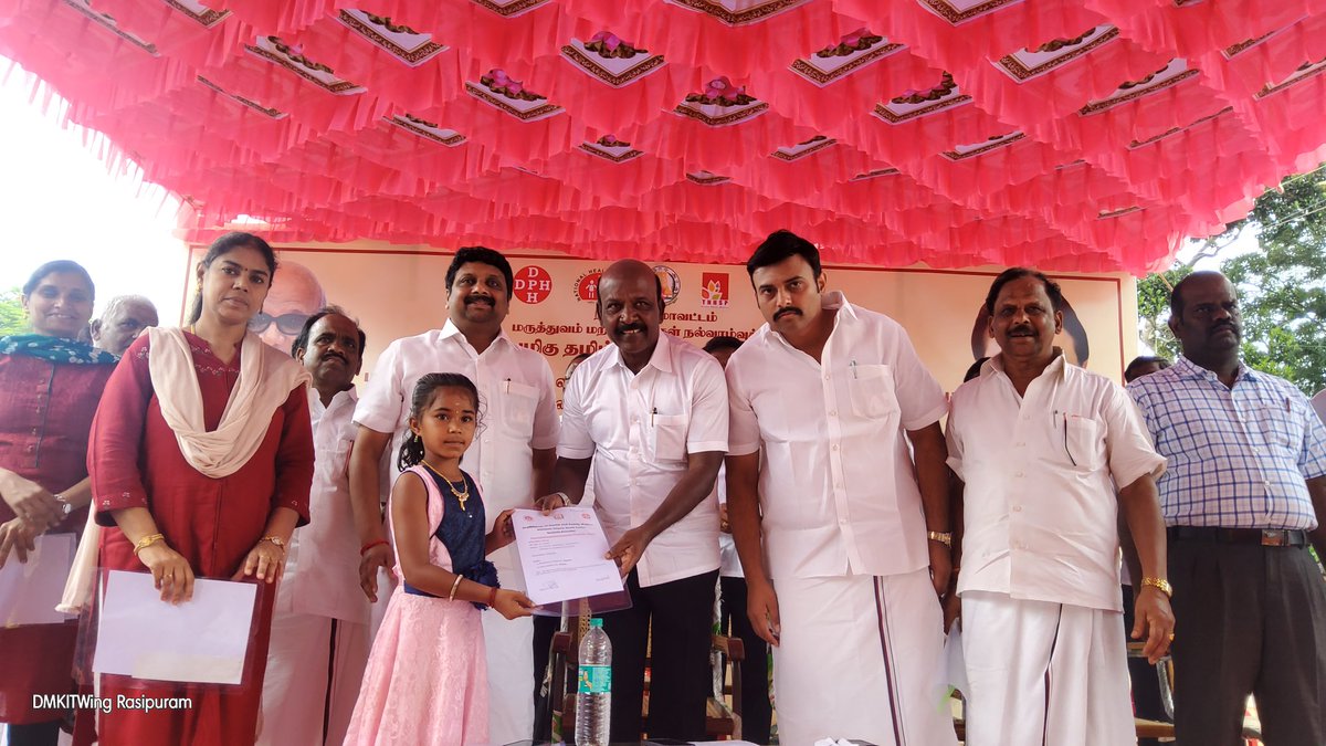 MMathiventhan's tweet photo. #KolliHills #Ellaikiraipatti #Hemoglobinopathy மலைவாழ் பகுதியில் வசிக்கும் மக்களுக்கு ஏற்படும் ஹீமோகுளோனோபதி நோய் கண்டறியும் பரிசோதனை சேவையை இன்று கொல்லி மலையில் உள்ள எல்லைகிராய்பட்டியில் தொடங்கி வைத்து, அதற்கான பரிசோதனை முடிவுகளையும், மாண்புமிகு தமிழ்நாடு மருத்துவம் மற்றும் மக்கள் நல்வாழ்வுத்துறை அமைச்சர் அண்ணன் திரு. மா. சுப்பிரமணியன் அவர்கள் வழங்கி சிறப்பித்தார். உடன் நானும் நாமக்கல் கிழக்கு மாவட்ட செயலாளர் அண்ணன் திரு. KRN Rajeshkumar MP., அவர்களும் கலந்து கொண்டு, சிறப்புரையாற்றி வந்தோம். சட்டமன்ற உறுப்பினர் அண்ணன் திரு. K. பொன்னுசாமி, மருத்துவ குழுவினர் உள்ளிட்ட அரசு அதிகாரிகள், கழக நிர்வாகிகள், தொண்டர்கள், பொதுமக்கள் திரளாக கலந்து கொண்டனர். நன்றி 🙏