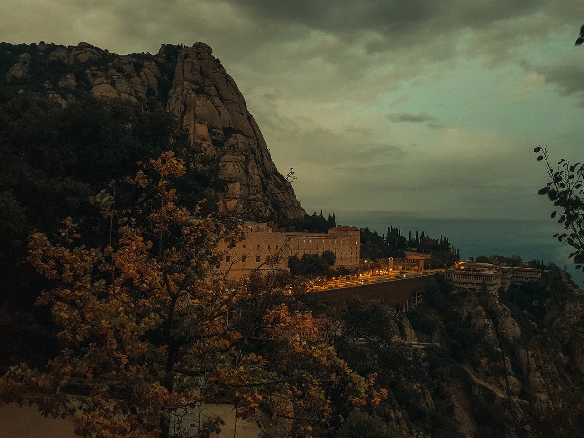 The monastery of Montserrat. #catalunya #catalonia #cataluña #montserrat #monasterio #montaña #barcelona #spaintravel #visitspain #obulaskenky #photography #travel #travelphotography #landscapephotography #letsgosomewhere #amazingplaces #beautifuldestinations #turismoespaña