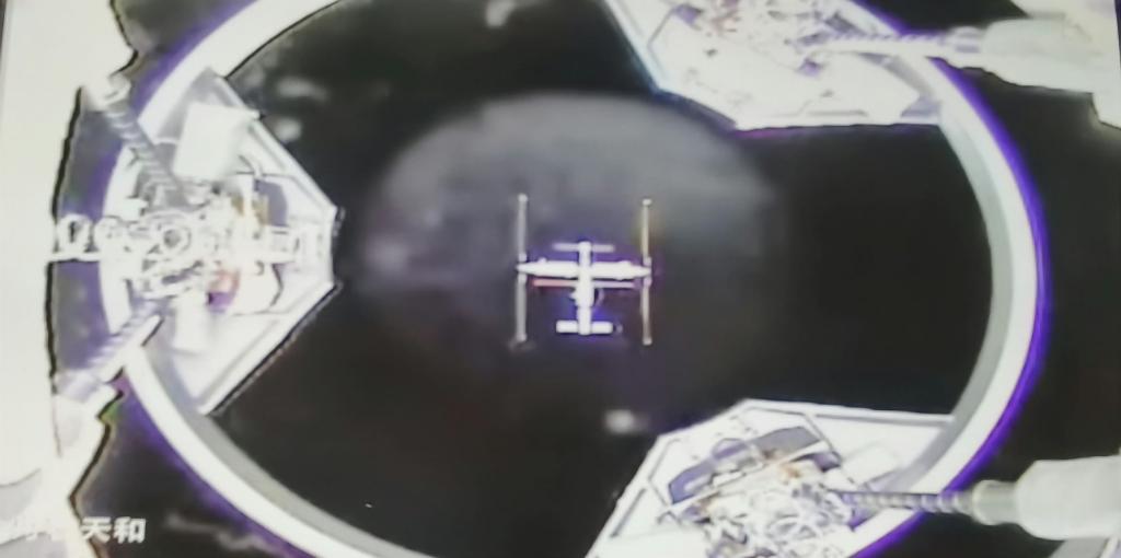 Shenzhou-16 docking with <a href="/TiangongStation/">Tiangong | China Space Station</a>
in progress. Approaching 19m parking weibo.com/1971177973/490…