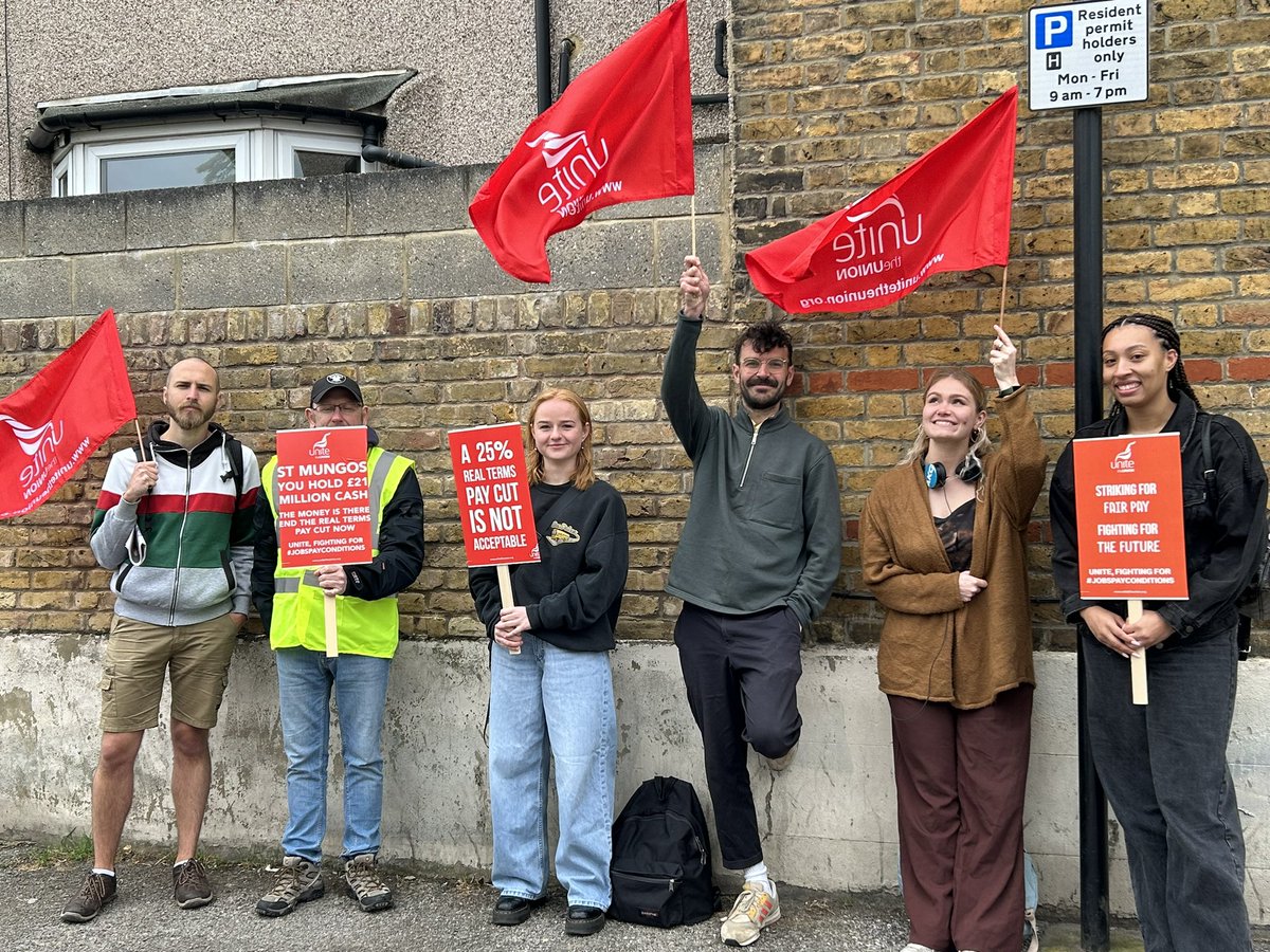franceswh_'s tweet photo. #STMUNGOSSTRIKE ✊ https://t.co/jXJ6MbB0o6