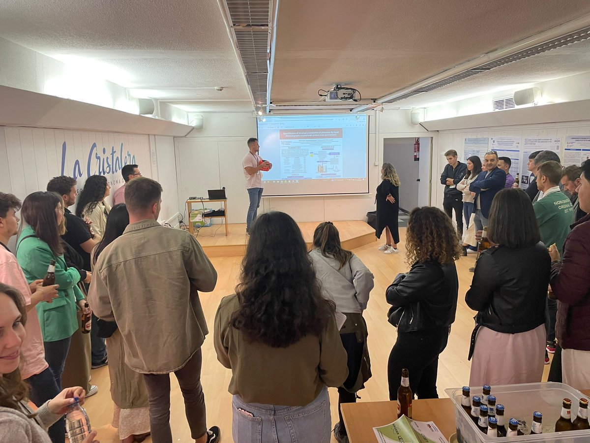 Primer día de las II JJI-SEEM completado! 🥳 Hemos  disfrutado tanto de la sesión de LC-HRMS y como la de véndeme tu póster 😊