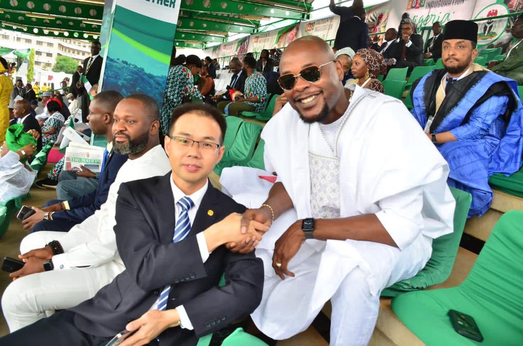 AshmarkLtd's tweet image. Strategic Networking began in earnest for the growth of our people. 

Ogbomoso should expect infrastructural renewal projects, human capacity trainings, investments in ICT for the benefits of our youths. 

Pray for our Honorable Rep. to succeed. 🙏 #LMJ @lamijuakala ❤️