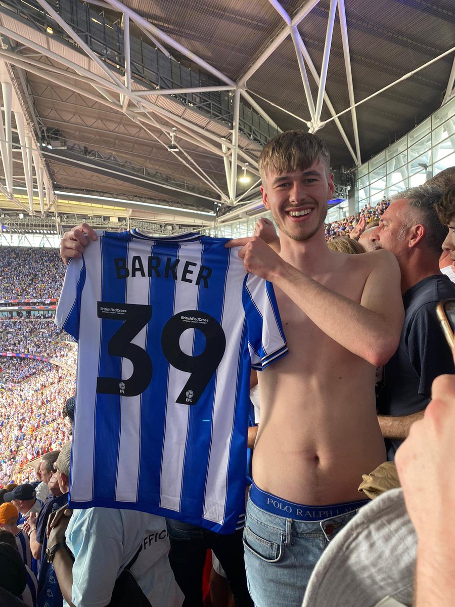 StuartBarker7's tweet photo. Thank you for looking over us yesterday Dad. Love you always xxxxx💙💙💙💙💙💙💙💙🔵⚪️ https://t.co/hdCvd4rU3U