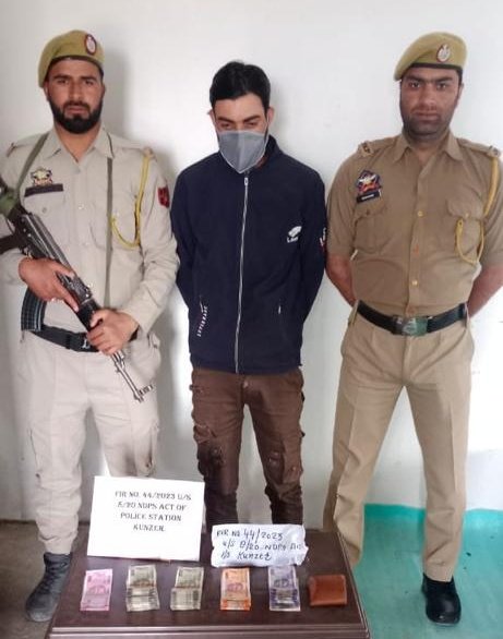 Baramulla Police (بارہمولہ پولیس) (@BaramullaPolice) on Twitter photo 2023-05-30 08:29:33 #Drugs #Free #Baramulla Wanted Drug smuggler Mansoor Ahmad Wani of Kharpora Dewpora arrested.110 grams of Charas alongwith cash Rs. 1,30,900/- recovered at Karhama Kunzer during naka checking;Case registered. @JmuKmrPolice @KashmirPolice @DIGBaramulla @DCBaramulla @Amod_India #Drugs #Free #Baramulla Wanted Drug smuggler Mansoor Ahmad Wani of Kharpora Dewpora arrested.110 grams of Charas alongwith cash Rs. 1,30,900/- recovered at Karhama Kunzer during naka checking;Case registered. @JmuKmrPolice @KashmirPolice @DIGBaramulla @DCBaramulla @Amod_India