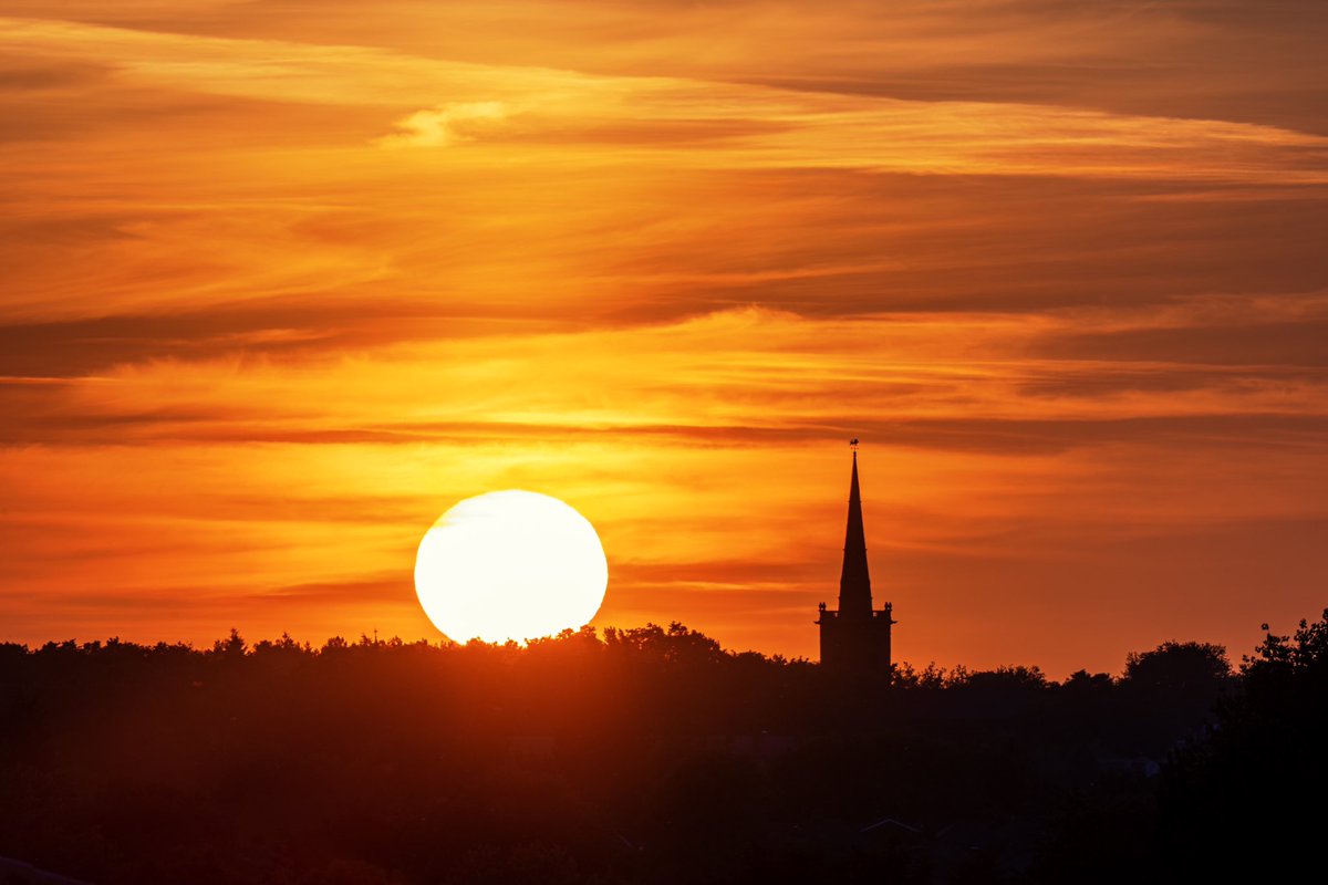 Beautiful sunset over @PrescotParish church.
#sunset #sunsetphotography #SunsetShimmer #Church #Prescot #knowsley #StormHour #sun 
@loveprescot @prescotfest @cultureKnowsley @scousescene @Beau_Liverpool