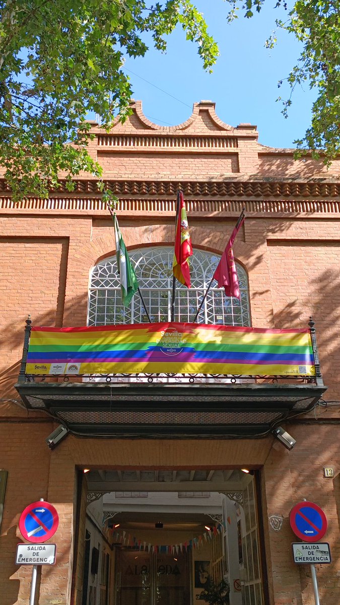 #TuDistrito Casco Antiguo va a iniciar junio luciendo orgulloso en su balconada!