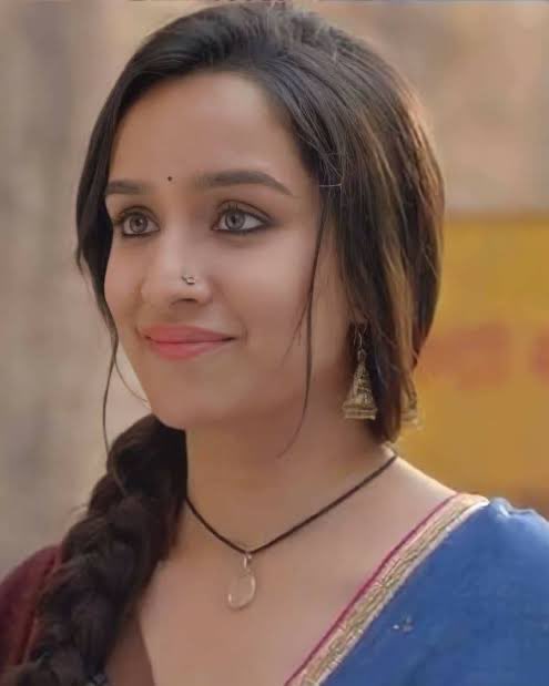 shraddha kapoor in stree looked so pretty