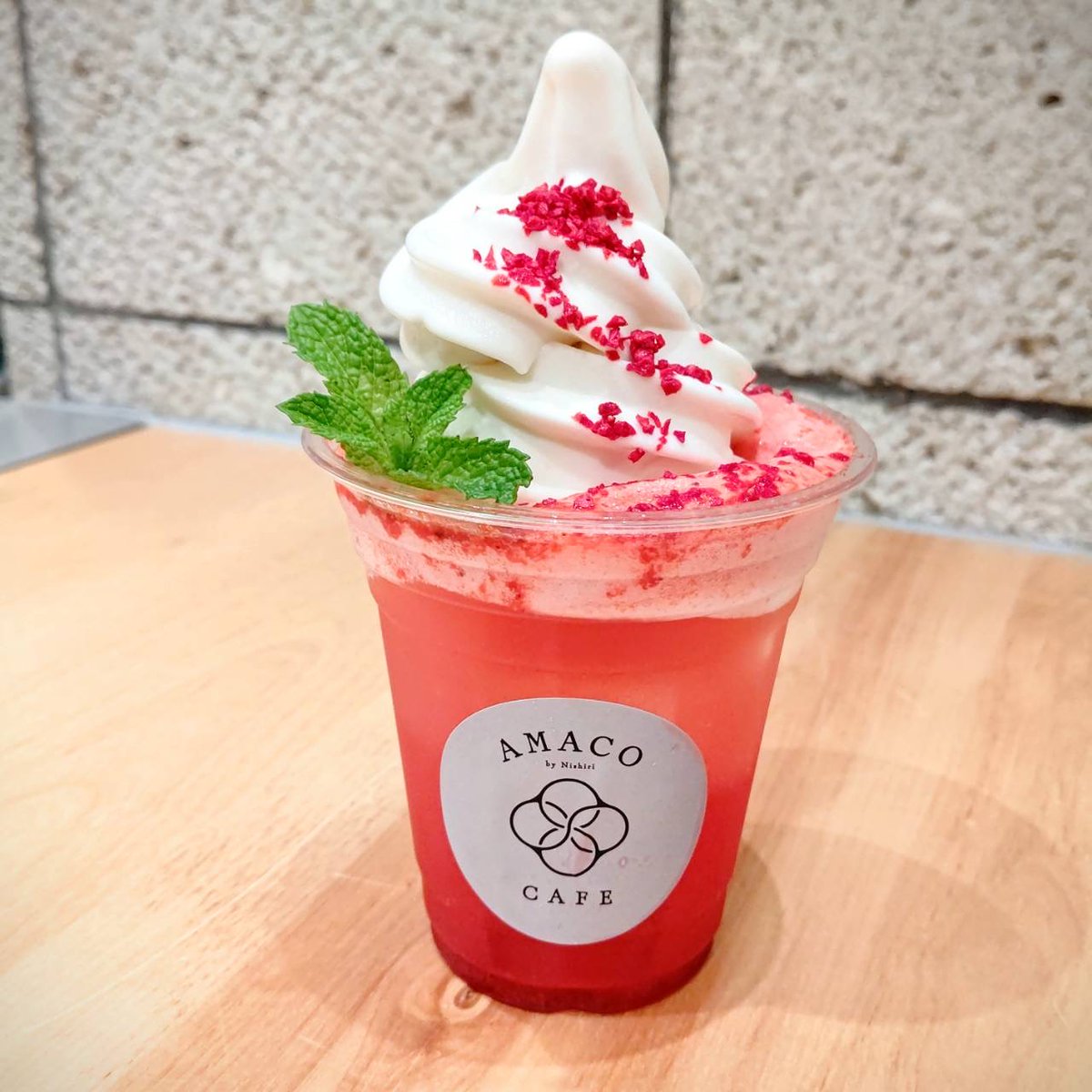 kyoto_nishiri's tweet image. ＼AMACOCAFE BARタイムのお知らせ📢／
ついにAMACOCAFE、BARタイムの営業が始まりました☺️お酒だけでなくモクテル（ノンアルコールカクテル）や、ソフトクリームフロートのドリンク等もお作りいたします🍹オススメは乳酸発酵甘麹 #AMACO を使ったカクテルです✨