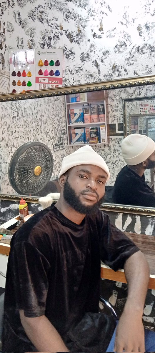 Ernest_dynasty's tweet photo. As barber never come i say make i wait.... Sorry apprentice no be my face u go carry learn work ๐
You're looking at #kindgdomboy aka God's last born. Na me dey worry God๐คท๐พโโ๏ธ ๐
AND YES Father God still has sons that are pure and undefiled by a woman.
#kingdomrapper https://t.co/d78oI5EKaJ