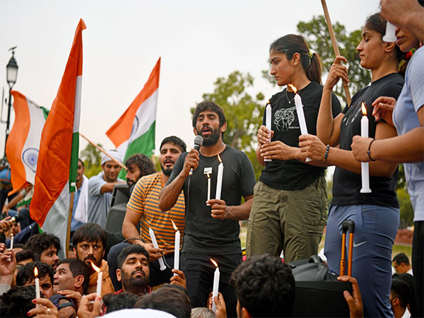 "Going to Haridwar to throw our medals in Ganga," say wrestlers

Read <a href="/ANI/">ANI</a> Story | aninews.in/news/sports/ot…
#WrestlersProtest #BajrangPunia #Haridwar #SakshiMalik