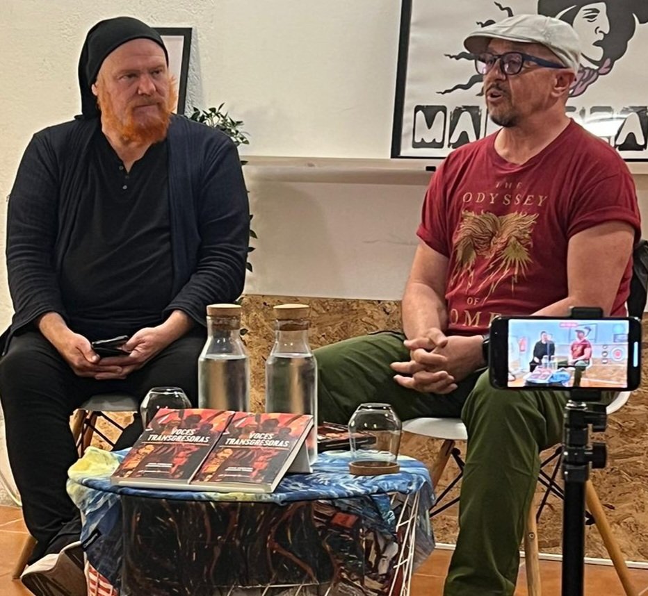 robermur's tweet photo. Video 👇 de mi presentación del libro: "Voces Transgresoras" con el.autor Juan Argelina  @mishkin1960  Eduardo Naval . Gracias a @ObetiEtica y librería  Mary Read @MaryReadLibre
https://t.co/KChaoDD6WC 
#transgresion #LGTBIQ  #feminismos #patriarcado #heteronormatividad https://t.co/KWbKmh67uH
