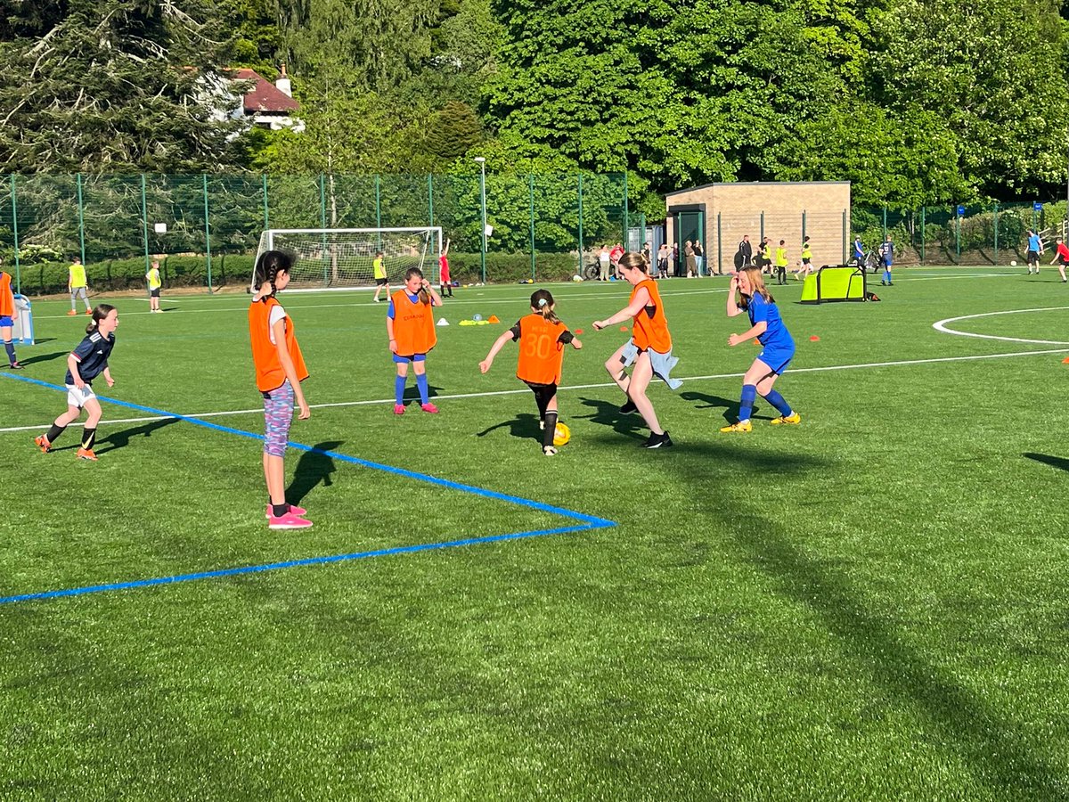 The Big Kickabout ⚽🥅 @BreadalbaneCC last night ☀️Celebrating 150yrs of Scottish Football🎉🏴󠁧󠁢󠁳󠁣󠁴󠁿. Nothing beats a game of 25 aside, any age 😂💙
#WeekOfFootball
#letthemplay