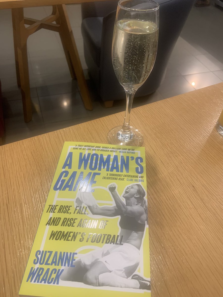 Great catch up with TeamPE SHS last night for Miss Holt’s wedding #Reunited Vacay mode is now activated #fizz #book #🌞 @SuzyWrack looking forward to reading “a woman’s game” #🤓