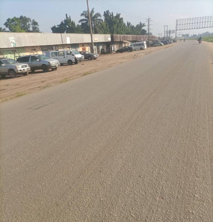 EmekaGift100's tweet photo. 30th May 2023 Biafraland under lock &amp; key
#BiafraHeroesDay.
With total compliance this is Aba Port Harcourt express way Abia State, our people adhered to the instructions of the leadership of #IPOB @real_IpobDOS  to honour our fallen heroes &amp; heroines @mfa_russia @KremlinRussia_E https://t.co/JRtrjkeSIH