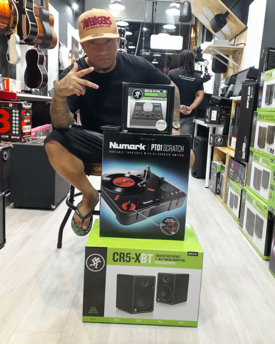 melodyhousemi's tweet photo. Shopping at Melody House for #ɴᴇᴡɢᴇᴀʀᴅᴀʏ 🔥

Find your gear online
https://t.co/N0IGghcSSj

#newgearday #ngd #espguitars #espltd #electricguitar #guitarlife #guitargear #ibanezguitar  #numarkdj #numarkpt01 #mackiegear #studiomontior #blackstaramps #guitarpedal https://t.co/gdOS6iq1Dy