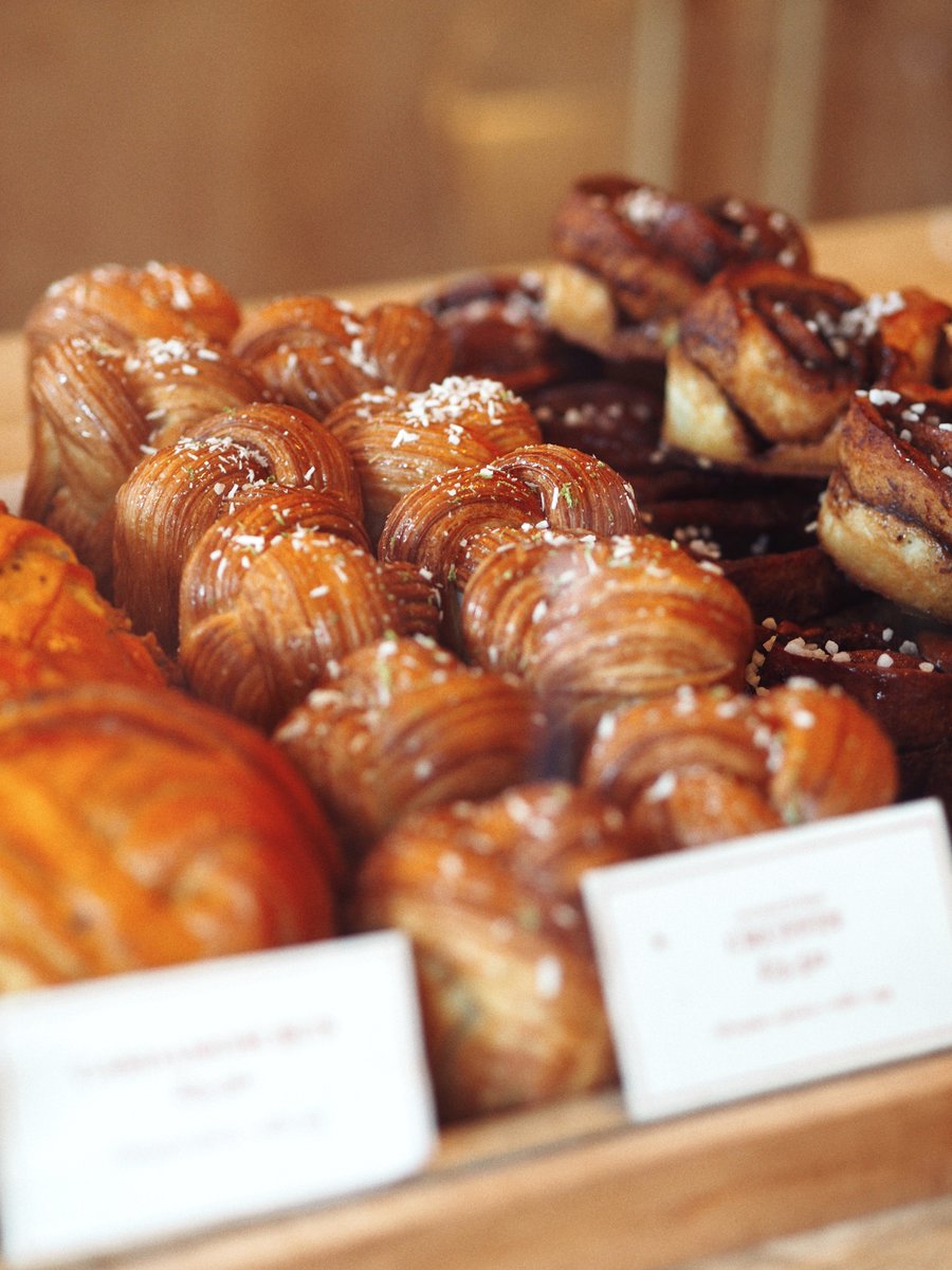 The counters are full of pastry and the shelves are loaded with bread, the sun is shining and we are ready to welcome you all in Cowbridge &amp; Pontcanna today!
Open until 4:30pm

#cardifflife #cardiffbakery #cardiffcoffee #cardiffbrunchspot #weekdaybrunch