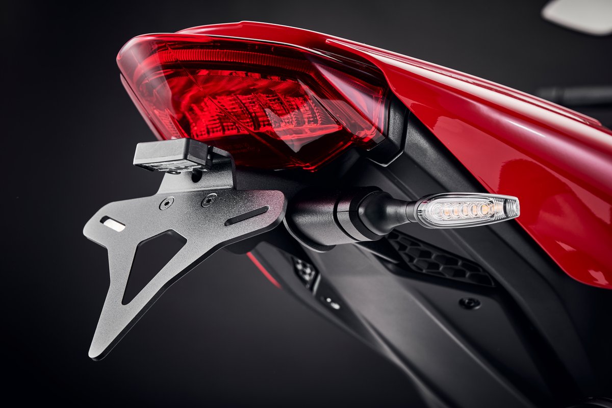 EvotechRaceTeam's tweet photo. Renowned for its aggressive muscular design and powerful performance, there’s nothing quite like the #Ducati #Monster950 is there?! ❤️Treat it to some EP parts and accessories. 👉https://t.co/3ujur8ku2W https://t.co/hnkuZVzk29