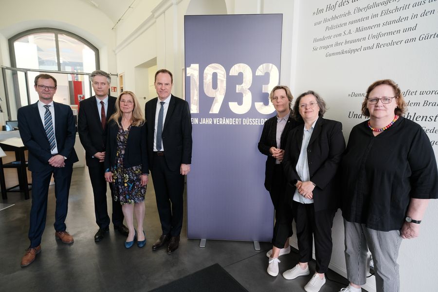 Die Mahn- und Gedenkstätte zeigt vom 31. 5.- 17. 9. 2023 gemeinsam mit dem Deutschen Gewerkschaftsbund (DGB) und dem Stadtarchiv die neue Sonderausstellung "1933 – ein Jahr verändert Düsseldorf".
Die Eröffnung findet am Dienstag, 30. Mai, um 19 Uhr statt.
duesseldorf.de/medienportal/p…