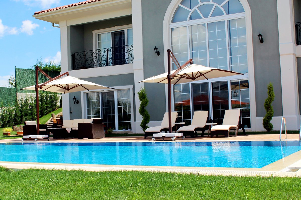 umbrellahousetr's tweet photo. Introducing the Banana Plus Umbrella;
A cantilever umbrella will add elegant sun protection to your outdoor spaces. Ensure an aesthetic atmosphere to your gardens while reducing impact of sun.

#umbrella #sidepoolumbrella #hotelumbrellas #gardenumbrellas #Antalya #bodrum #izmir https://t.co/x0bLrkq2OG