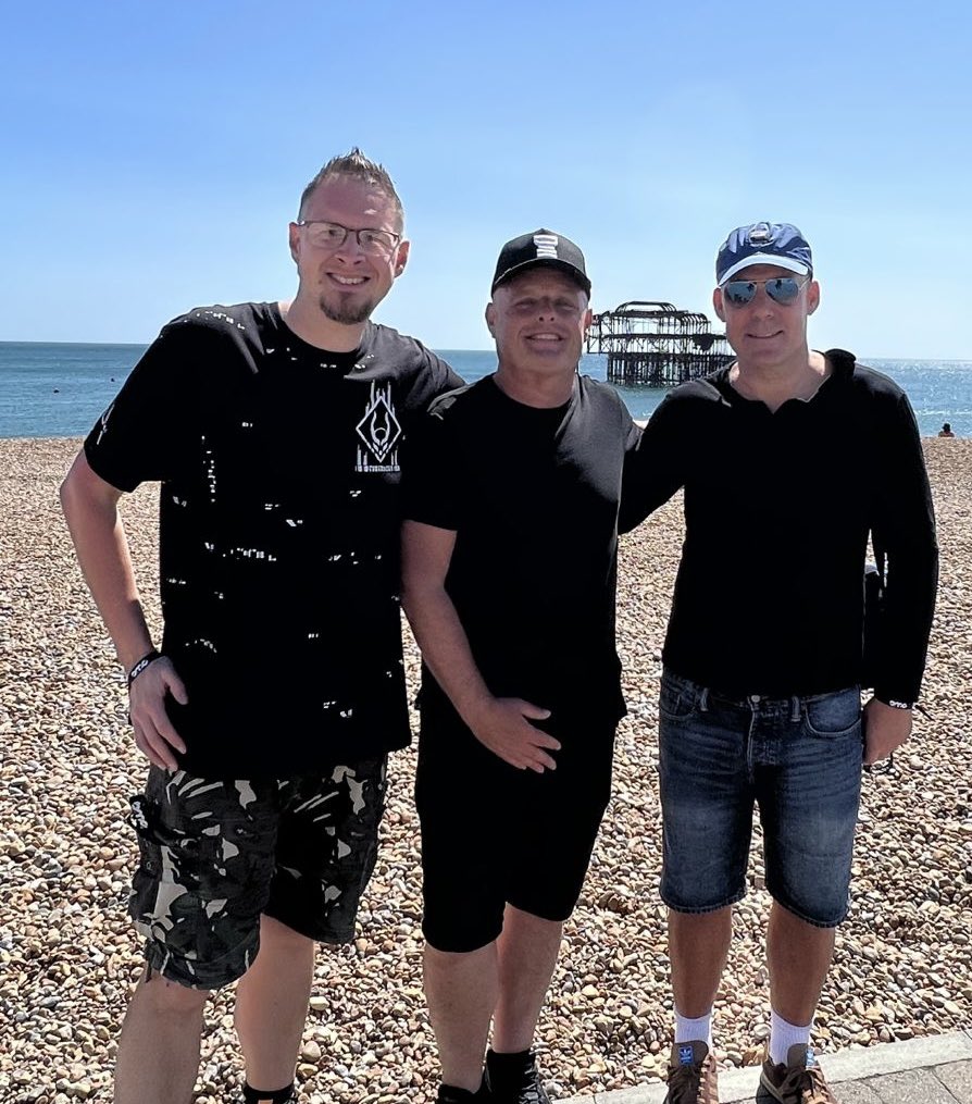 Great to hang out with @dj_davepearce & @mikeehollywood at @BrightonMusicCo ahead of our gig THIS FRIDAY at ZAHARA for Trance Anthems by the sea! Last few tix left!

skiddle.com/whats-on/Brigh…

#Trance #tranceclassic #Brighton #party #dontmiss #trancemusic @TranceFamily_UK