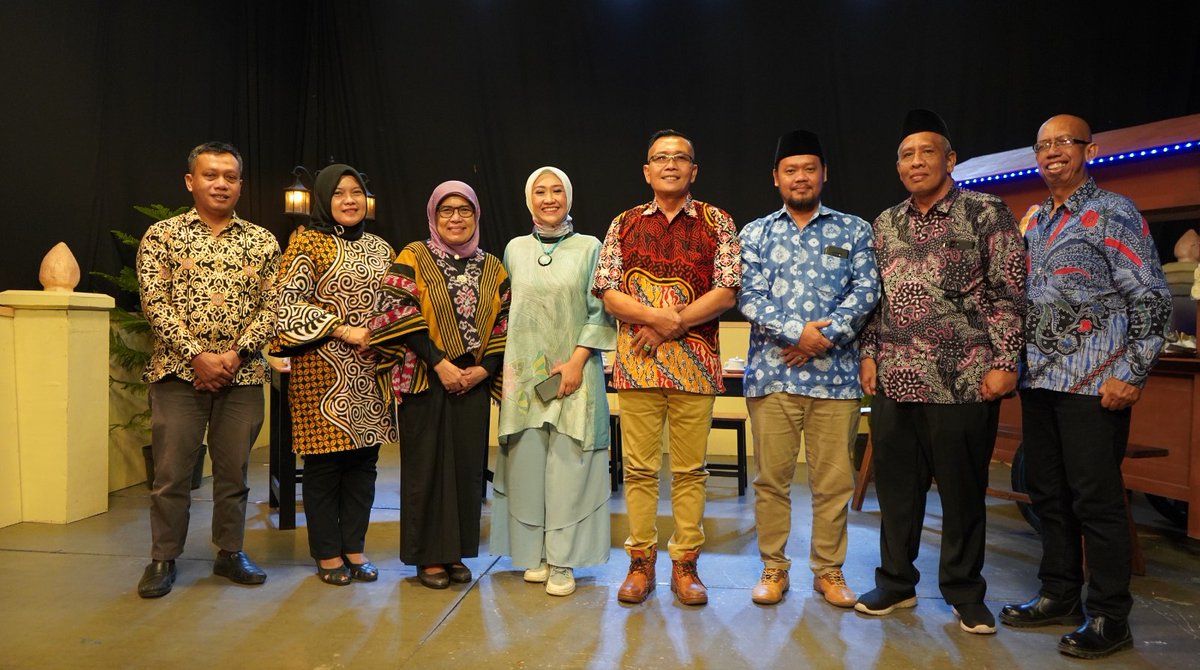 subhan_nawwawi's tweet photo. MENGAWAL PEMBANGUNAN KABUPATEN BANTUL

Unsur pembangunan Kabupaten Bantul melibatkan banyak pihak. Tak cukup hanya mengandalkan pemerintah saja, peran masyarakat pun diperlukan demi pembangunan Bantul yg merata, transparan &amp; berdaya saing ke depan. 

#KabarLegislatif #DPRDBantul https://t.co/jnjtlu1FUt