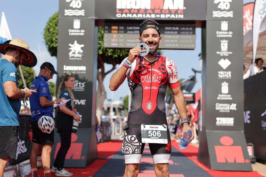 EjercitoAire's tweet image. El sargento 1º Camuñas, destinado en el #CECAF, se proclama vencedor del 1º Campeonato Nacional Militar Triatlón Larga Distancia Ironman (Titan Soldier), celebrado en Lanzarote. El sargento 1º completó la prueba en 10 horas y 2 minutos 🏃‍♂️🚴‍♂️🏊‍♂️

¡Enhorabuena! 🥇💪

#SomosElAire