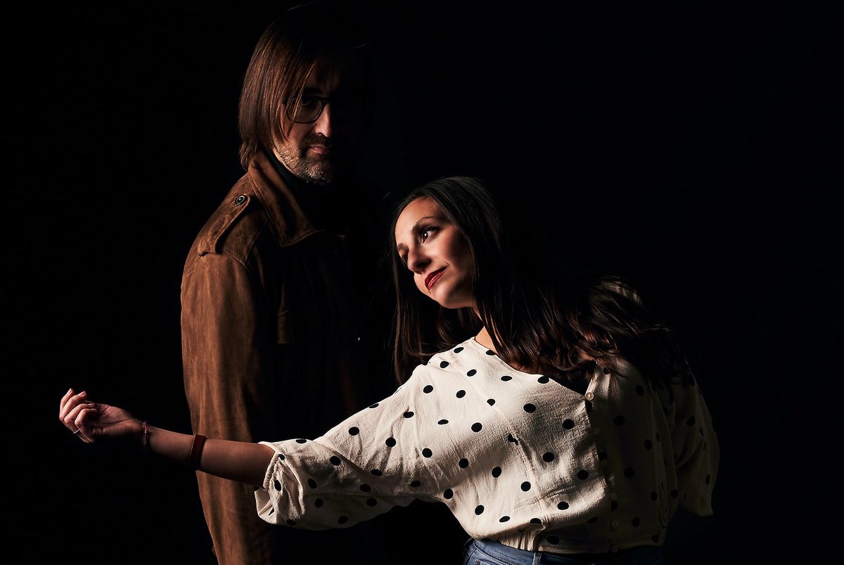 NOTICIAS 📢🎶📢 El grupo <a href="/Evve_music/">evve_music</a> formado por <a href="/Eve_MrsP/">Eve</a> y <a href="/BienveCampoy/">Bienve Campoy</a>, lanza su tercer single adelanto 'Farándula' 

Escúchalo aquí ➡️ elbackstagemag.com/evve-tercer-si…

#ElBackstageMag